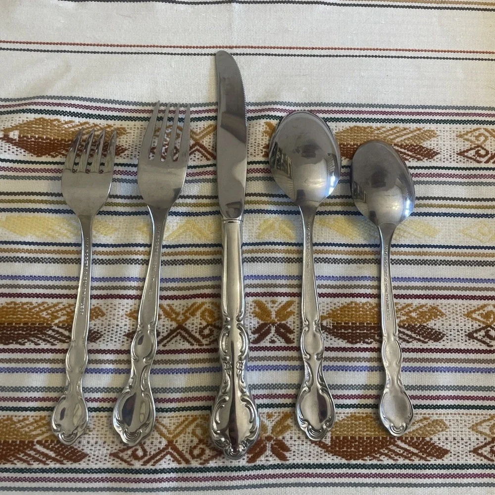 5 Piece Vintage William Roberts Stainless Steel Royal Manor Pattern Silverware‎